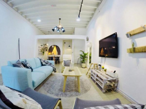 35Mandalay at Georgetown 5 bedroom for 7-15 pax